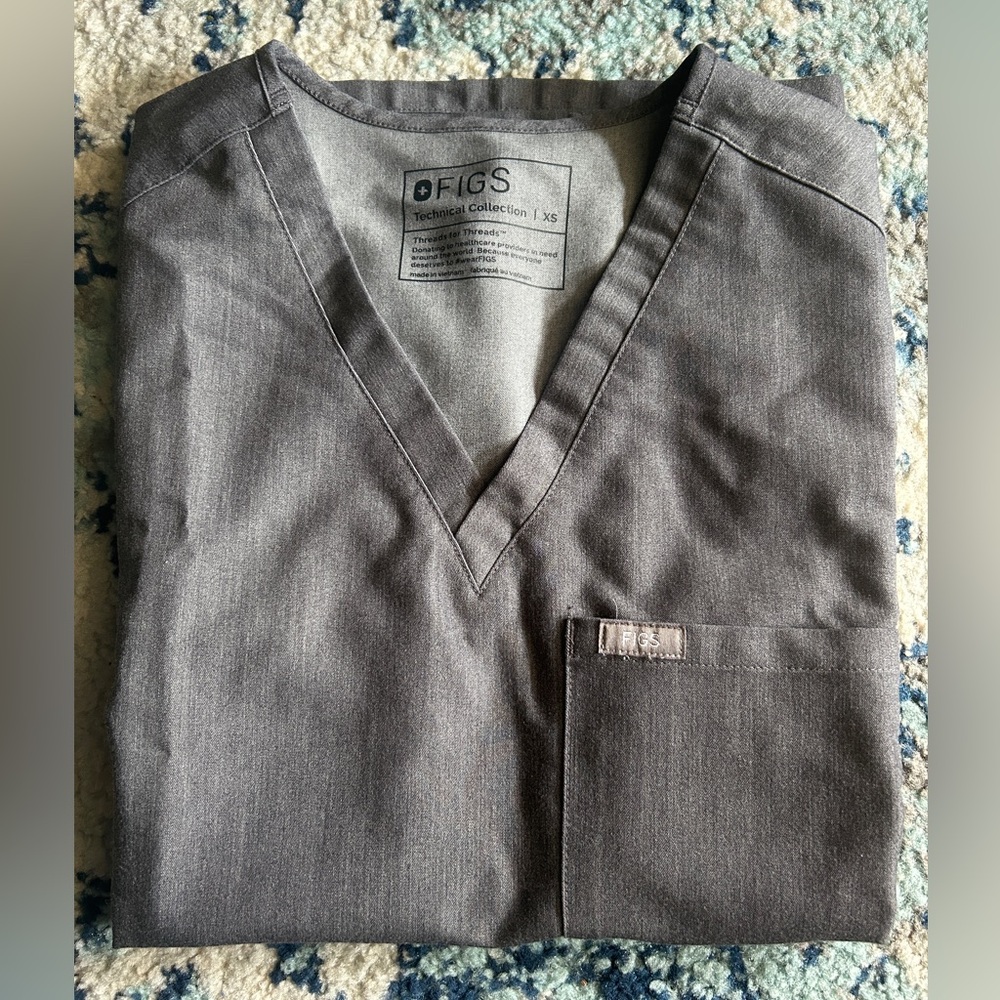 Figs women’s Catarina scrub top w/one pocket. Sz is XS.